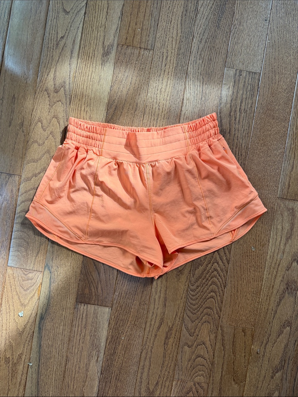 Lululemon - hotty hot high rise short - 2.5”